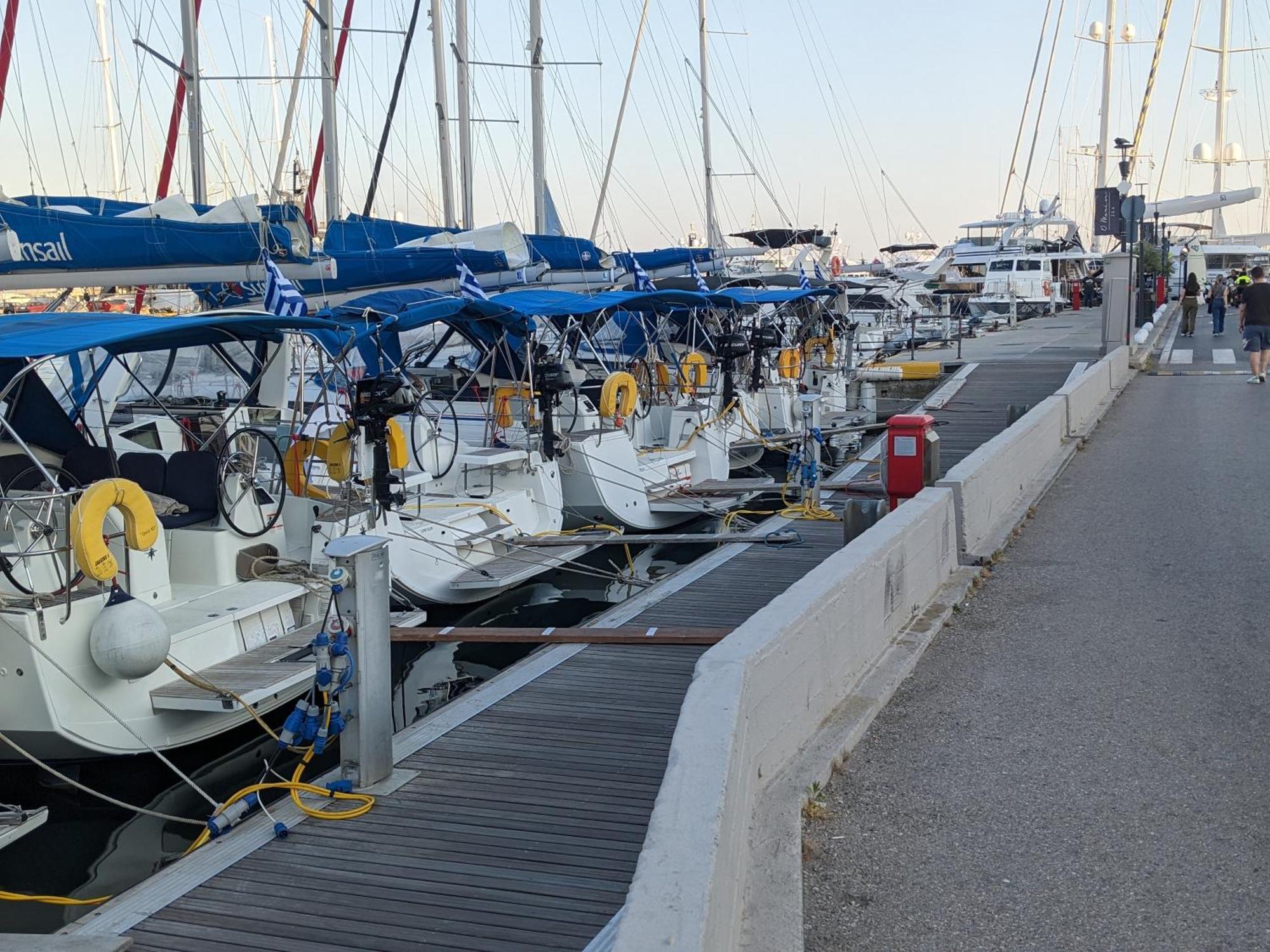 Harbor View Haven Apartment Пирея Екстериор снимка